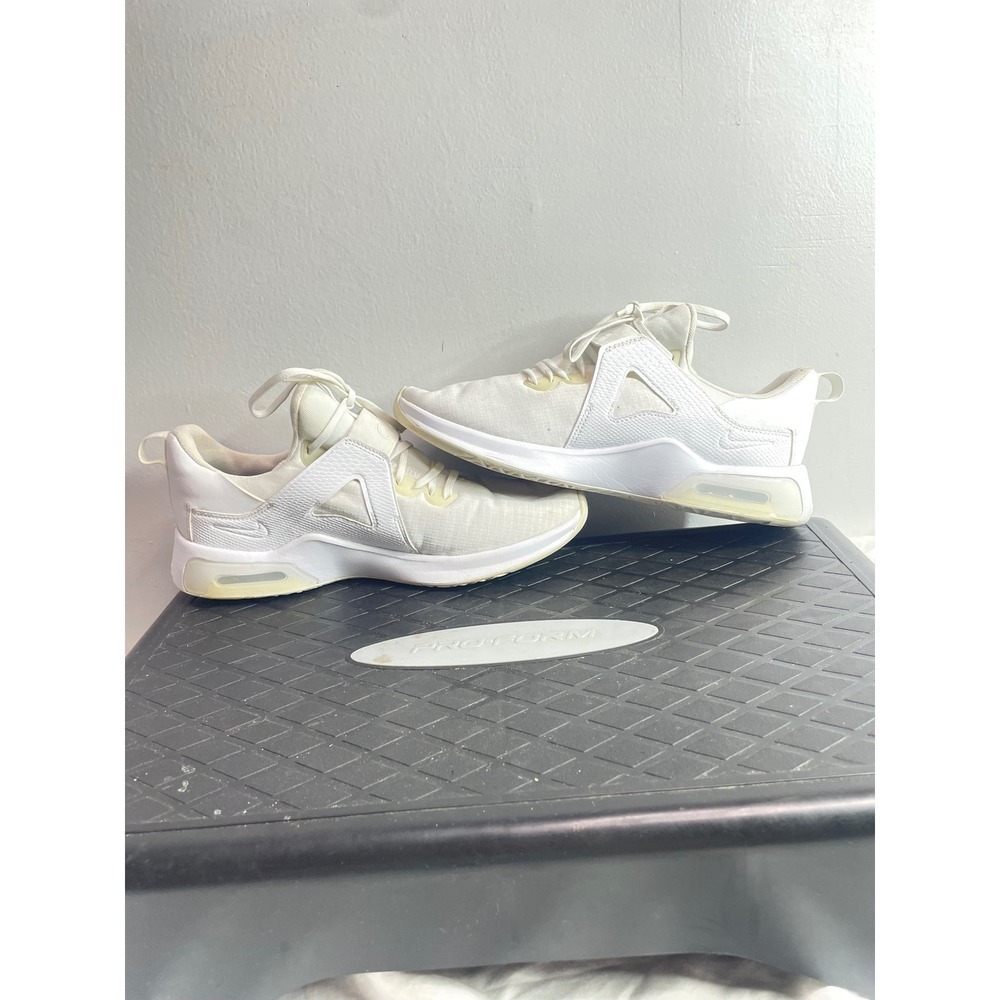 Nike Air Max Training Shoes Women's Size 8 White Sneakers Athletic